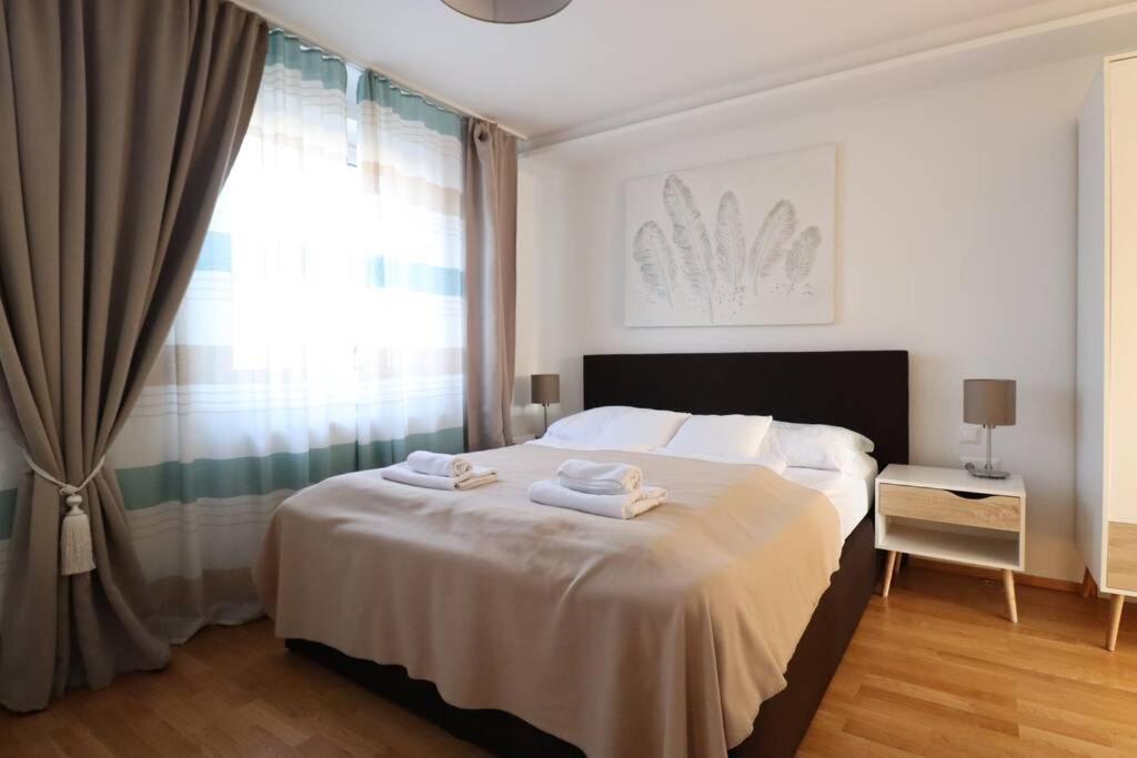Brilliant View: Balcony Home, Modern, Stylish And Newly Renovated Apartment Wien