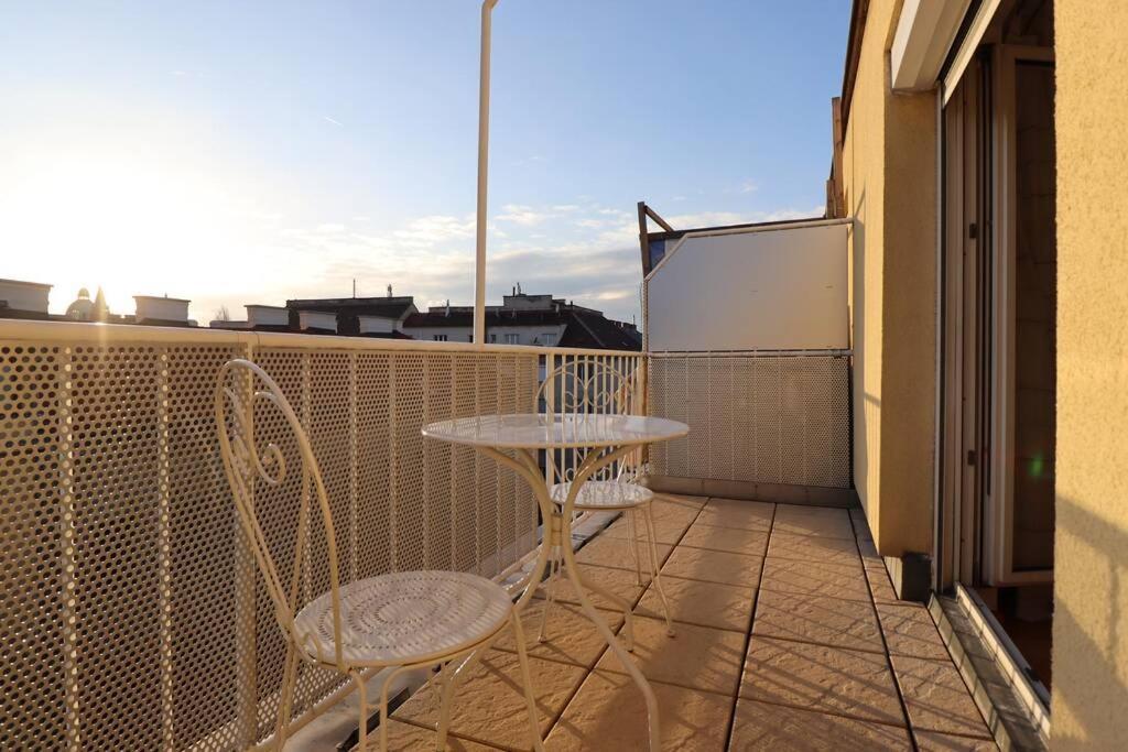 Apartament Brilliant View: Balcony Home, Modern, Stylish And Newly Renovated